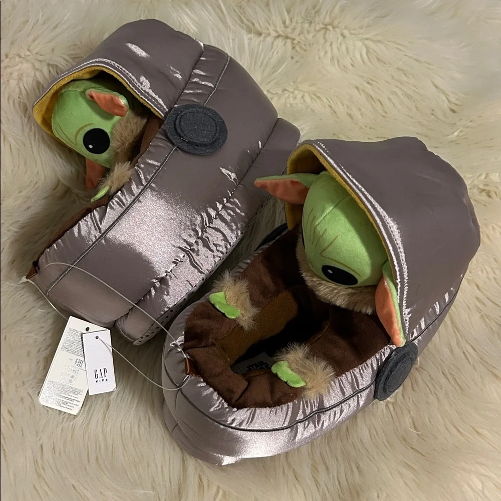 NEW! Gap Kids Star Wars Grogu Slippers Size 3/4